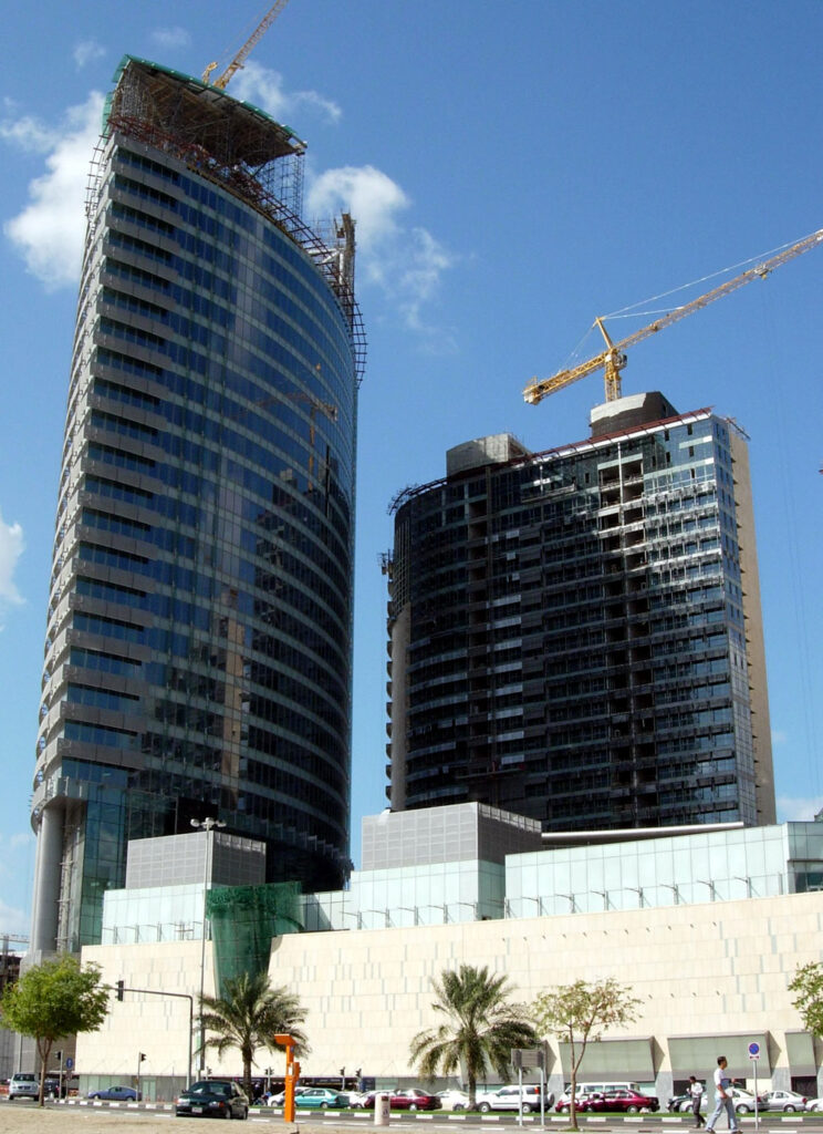 Imagem de um prédio em construção